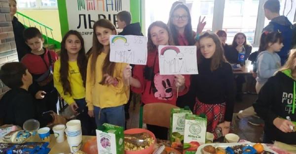 Львовские школьники собрали на ярмарке 80 тысяч гривен, чтобы помочь ВСУ - Life