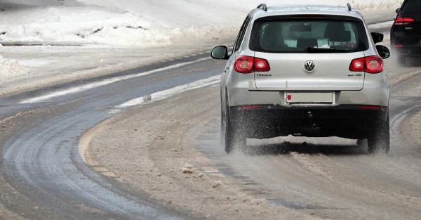Киев засыпает снегом: водителей призывают не выезжать без необходимости - Life