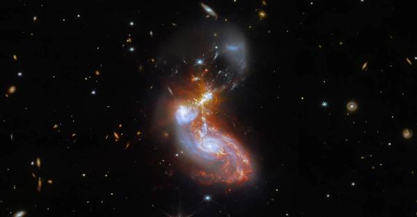 Макрон и Харрис первыми увидели уникальное фото со слитием двух галактик - Life