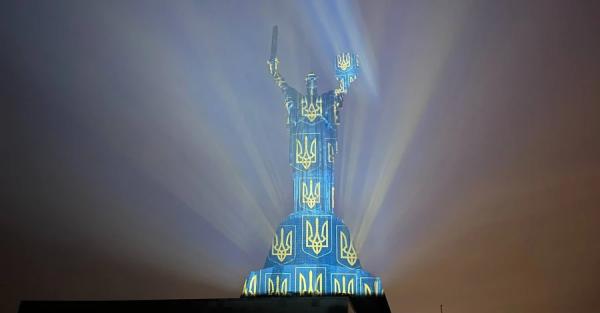 Художник из Швейцарии подсветил в Киеве костел святого Николая и Родину-Мать - Life