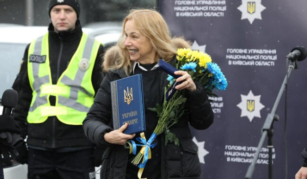 В Киев приехала американка Митке Пердью, которая продала свое кольцо, чтобы помочь украинцам - Life