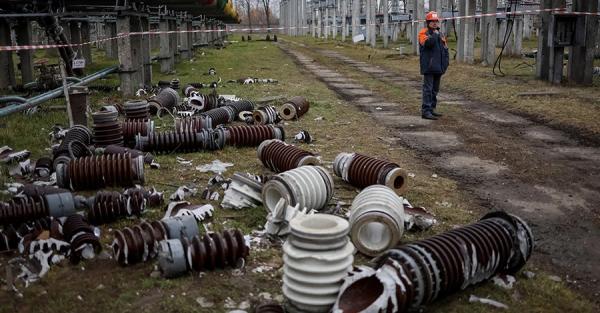 Укрэнерго сообщила о новых повреждениях в электросетях: Отключения света действуют во всех регионах - Life
