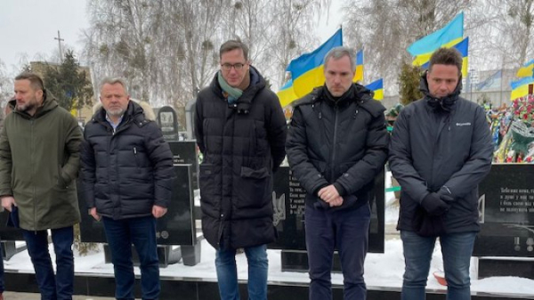 Мери Варшави, Братислави, Праги та Будапешту вшанували загиблих українських воїнів у Бучі