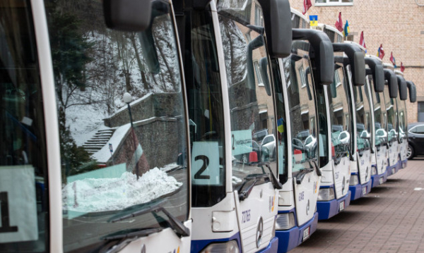 Київ отримав ще 10 міських автобусів від латвійської Риги в якості допомоги
