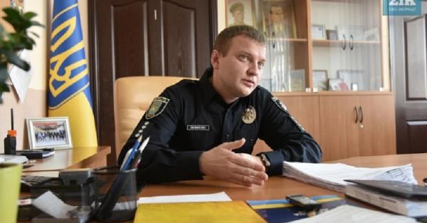 На Львовщине отстранили начальника патрульной полиции, подарившего возлюбленной пропуск - Life