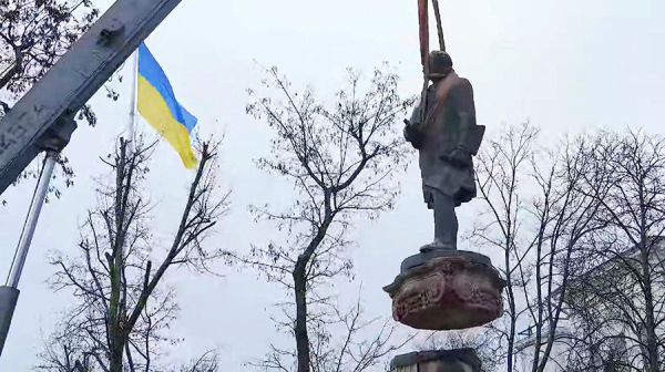 И куда ж их теперь? Украина избавляется от пушкиных, горьких и островских - Life