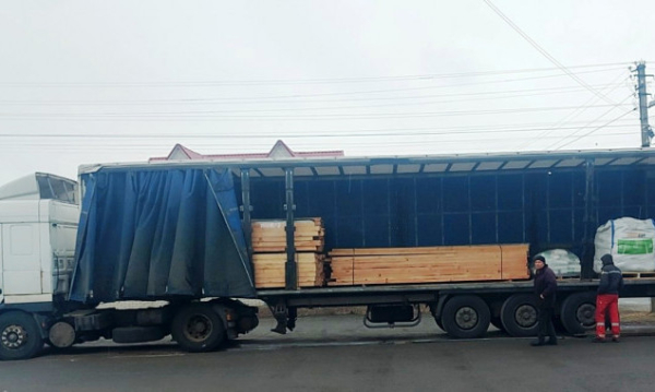 Бородянська громада отримала від УВКБ ООН п’ять вантажівок будівельних матеріалів (фото, відео)