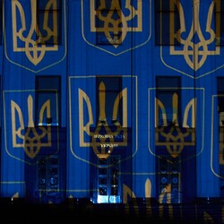 Здание Верховной Рады засияло цветами национального флага - Life