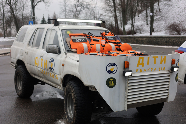 Львовский Оборонный Кластер передал Национальной полиции Украины 500 детских бронежилетов - Life