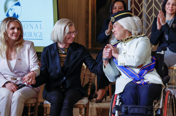 Парамедик "Тайра" получила награду International Women of Courage из рук первой леди США - Life
