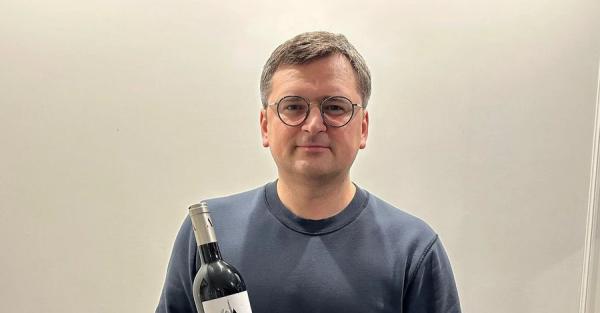 Кулеба проиграл главе МИД Британии бутылку украинского вина - Life