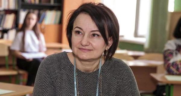 Директор киевской школы, застрявшая в Крыму из-за войны, обжаловала увольнение - Life