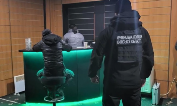В ході рейдів у п'яти районах Київщини поліція викрила понад 20 підпільних казино (відео)