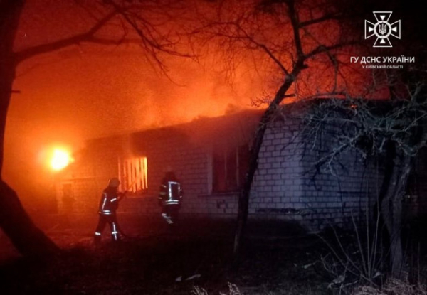 На Київщині під час ліквідації пожежі в будинку вогнеборці виявили тіло чоловіка