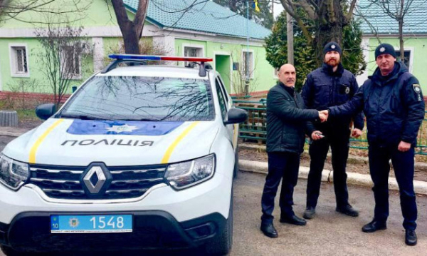 У Немішаївській громаді поліцейський офіцер отримав авто замість спаленого окупантами (фото)