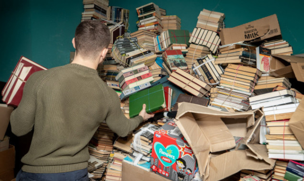 У столичній книгарні “Сяйво книги” триває збір російських книг на переробку (фото)