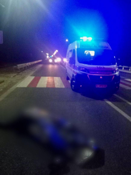 У Бучанському районі на Житомирській трасі автівка на смерть збила пішохода
