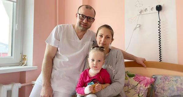 Львовские врачи спасли девочку с редким врожденным недугом - Life