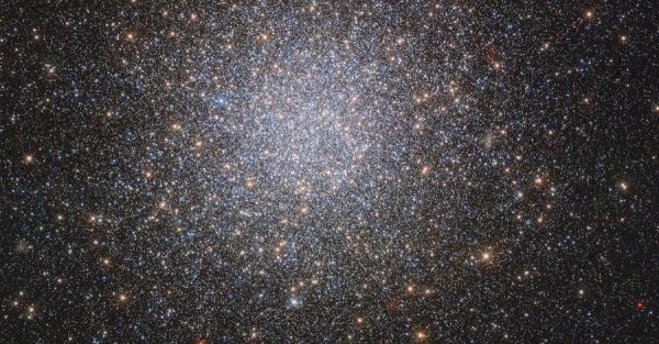 Телескоп Хаббл шпионит за скоплением звезд нескольких поколений - Life