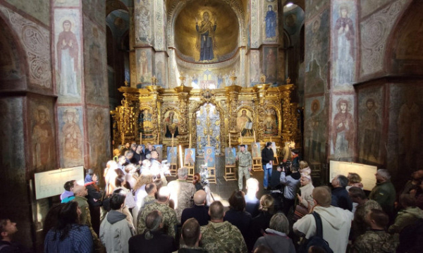 У Софійському соборі відкрили виставку, присвячену загиблим бійцям тероборони (фото)