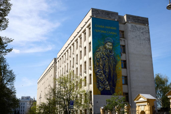 В Киеве появился мурал в честь бойца, расстрелянного за слова "Слава Украине"  - Life