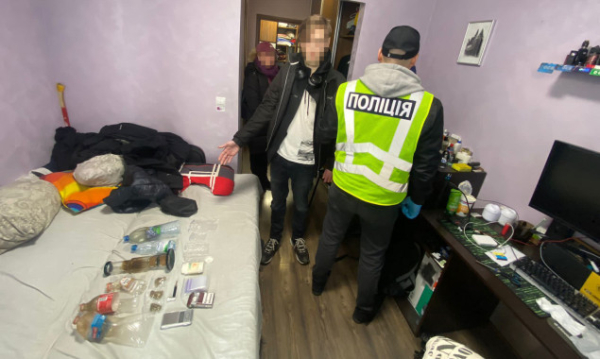 У Києві правоохоронці перекрили канал збуту наркотиків (фото)