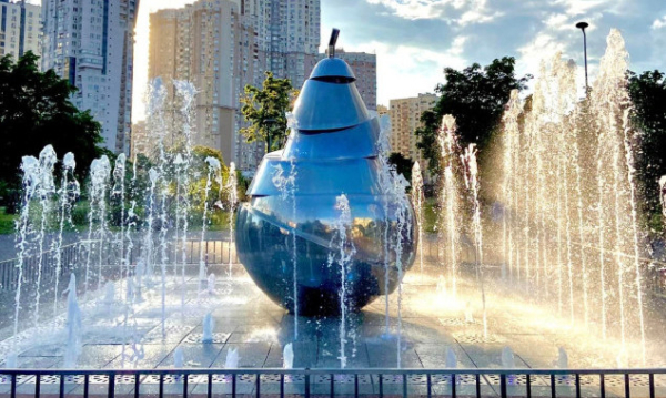 У столичному парку “Позняки” запрацював світломузичний фонтан “Груша” (фото)