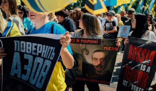 В Киеве прошел марш в поддержку пленных: Ждем домой героев Мариуполя - Life