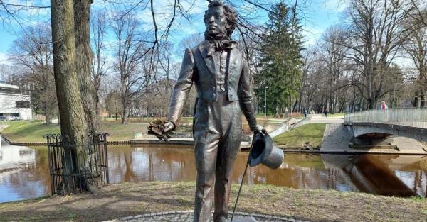 В столице Латвии снесли памятник Пушкину - Life