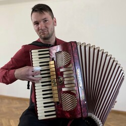 Львовские медики спасли пальцы руки у учителя музыки - Life