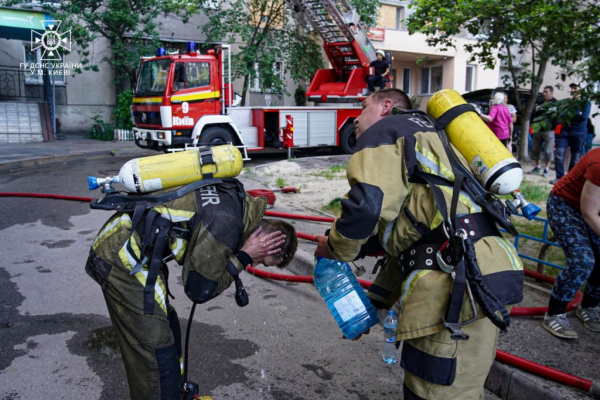 На Берестейському проспекті Києва при пожежі в багатоповерхівці врятували людину