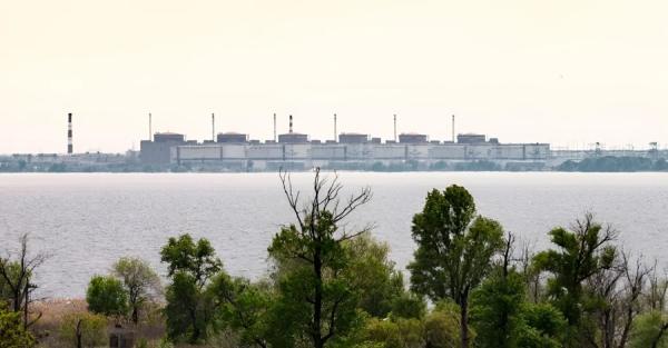 Зеленский: РФ готовит на Запорожской АЭС теракт с выбросом радиации - Life