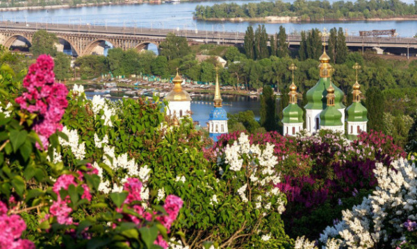 Цьогорічна весна потрапила до двадцятки найтепліших у Києві 