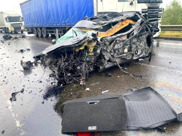 На Бориспільщині легковик зіткнувся з вантажівкою, водій загинув (фото)