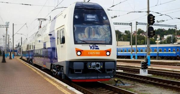 "Укрзализныця" запустила дополнительный поезд из Киева в Карпаты - Life