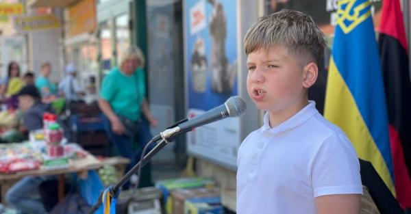 40 песен за концерт: 9-летний певец со Львова собрал для ВСУ около 2,8 млн грн - Life