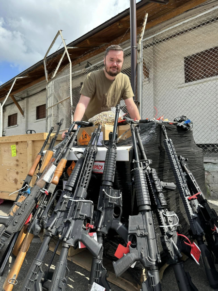 Пушки из Майами. Простые американцы собрали для украинцев оружие - Life