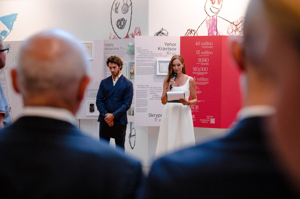 Плакали все, даже я, - инициатор проекта Кристина Храновская о выставке дневников украинских детей в Амстердаме - Life