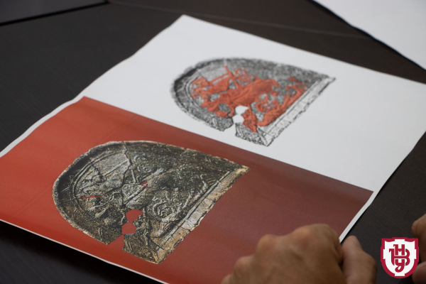 Студенты-историки из Волыни на раскопках обнаружили древнейший городской герб Украины - Life