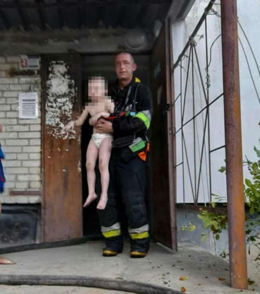 У Бородянці при пожежі в квартирі врятували 5-річного хлопчика та жінку
