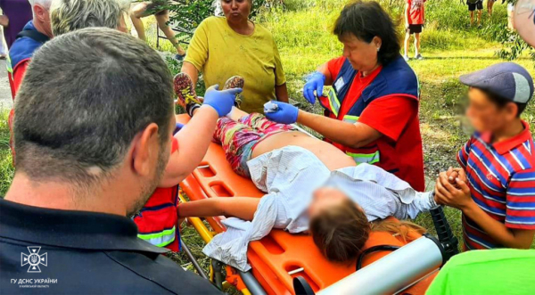 У Бородянській громаді рятувальники визволили дитину з-під завалу недобудови (фото)