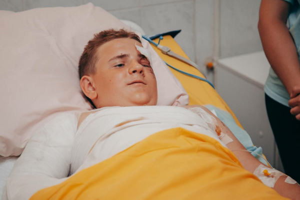 Раненого в Покровске подростка спасают в Днепре - Life