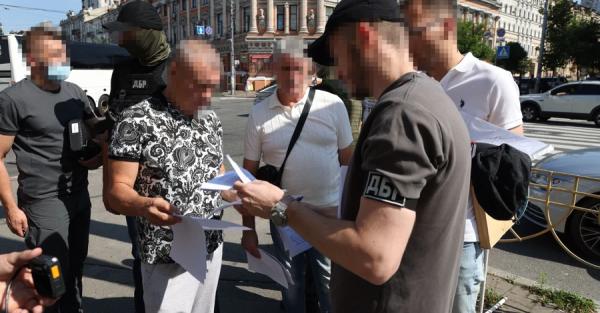 Арахамия заявил, что украинцев, выехавших за границу с фальшивыми справками, могут экстрагировать  - Life
