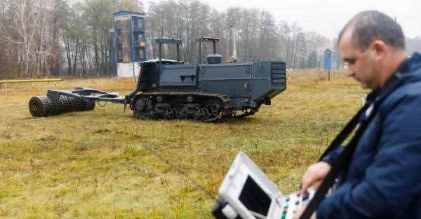 Харьковские саперы получили первую украинскую машину для подготовки почвы за 5 млн гривен - Life