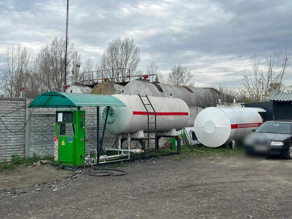 На Київщині судитимуть шахраїв, які налагодили збут пального з підпільної нафтобази (фото)