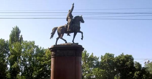 В Киеве разрешили демонтировать памятники Пушкину и Щорсу - Life