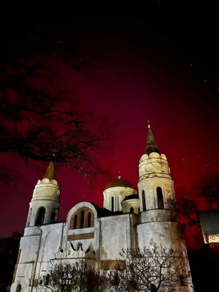 Не факт, что это было северное сияние: ночное красное небо удивило украинцев - Life