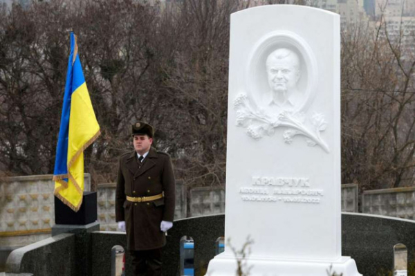 На Байковому кладовищі відкрили Меморіал першому Президенту України Кравчуку