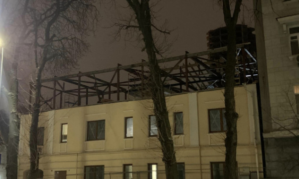Попри відкрите кримінальне провадження продовжується самовільна надбудова Будинку Замкова