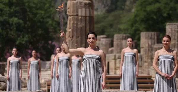 В Греции зажгли олимпийский огонь  